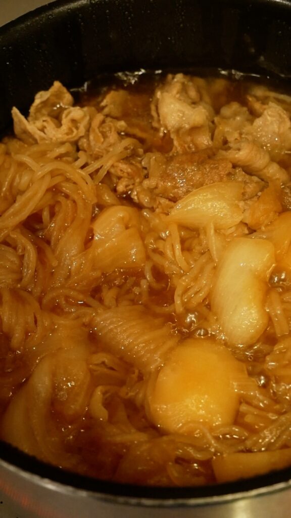 甘辛く煮込んだ肉じゃがの完成写真
