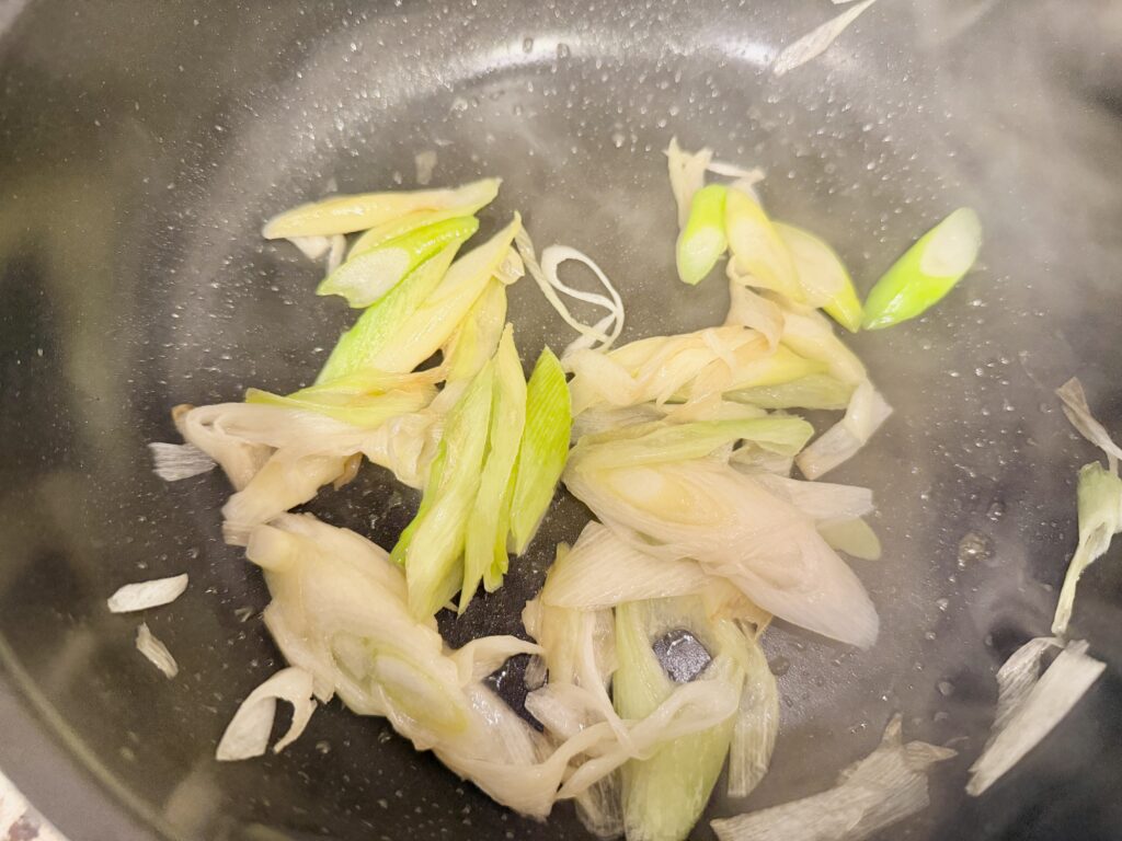 厚揚げ 牛肉 甘辛煮 レシピ 長ねぎ 炒める