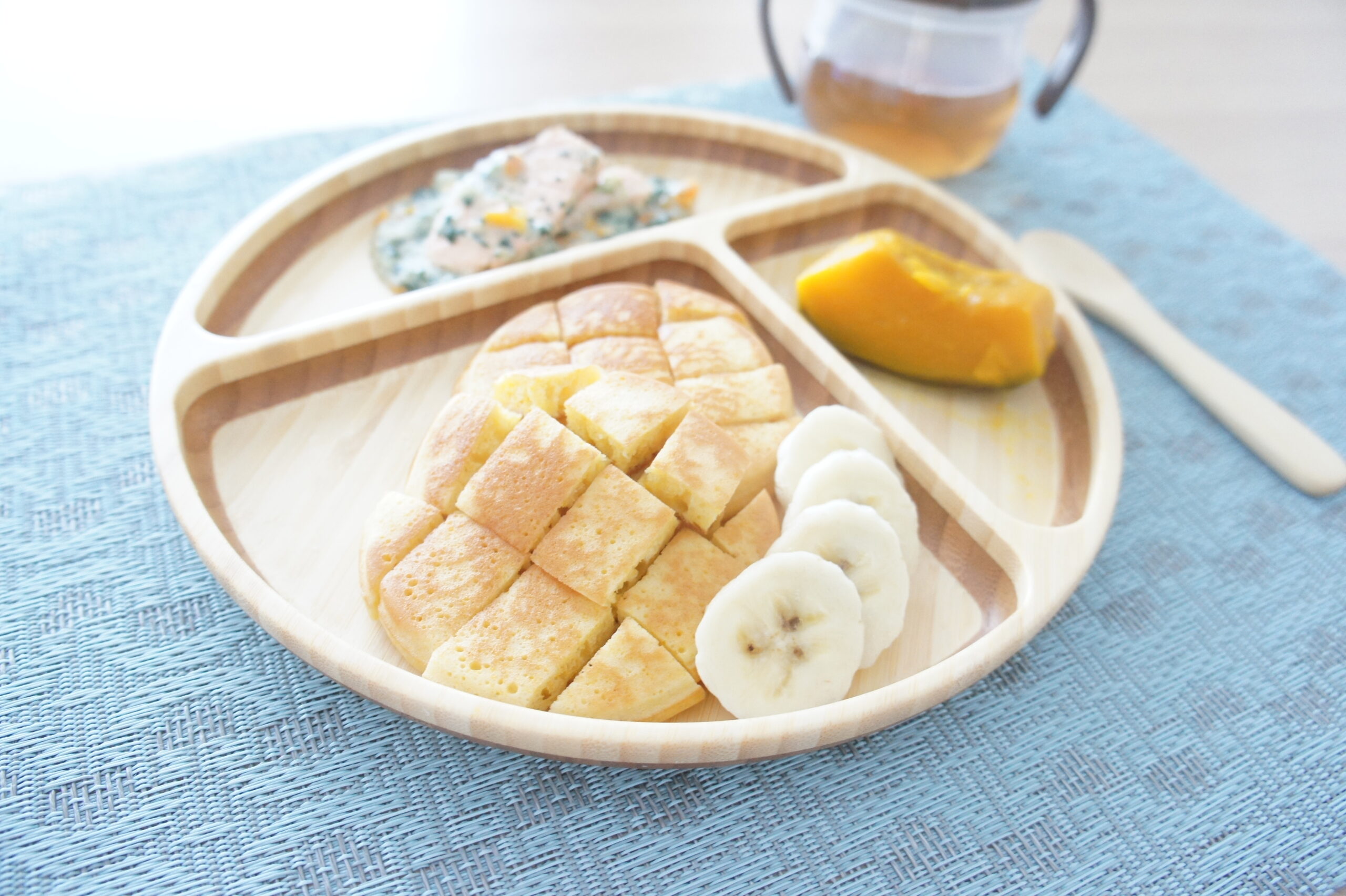 かぼちゃと米粉パンケーキの幼児食プレート