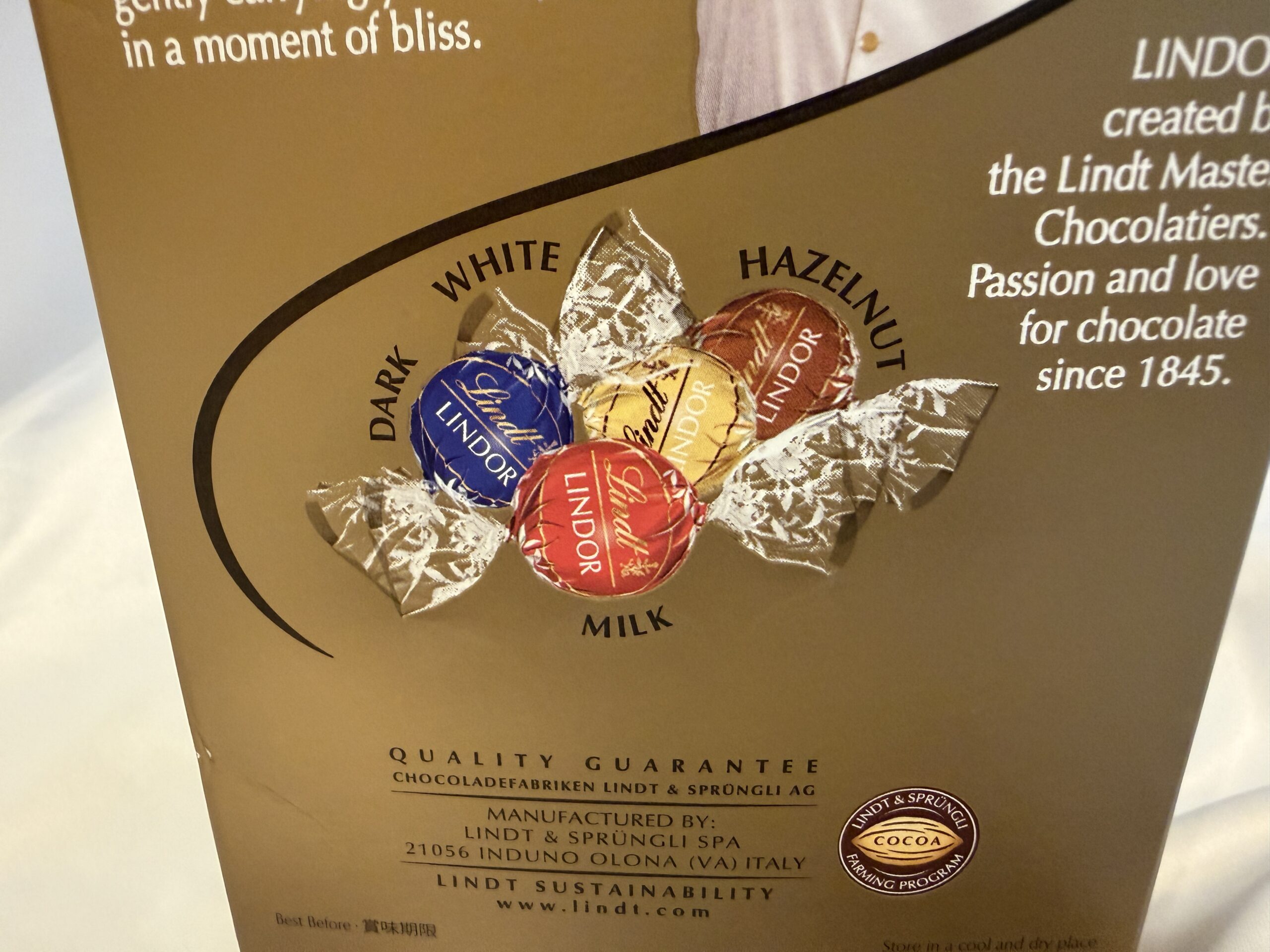 リンツ リンドールの裏面表示とフレーバー説明