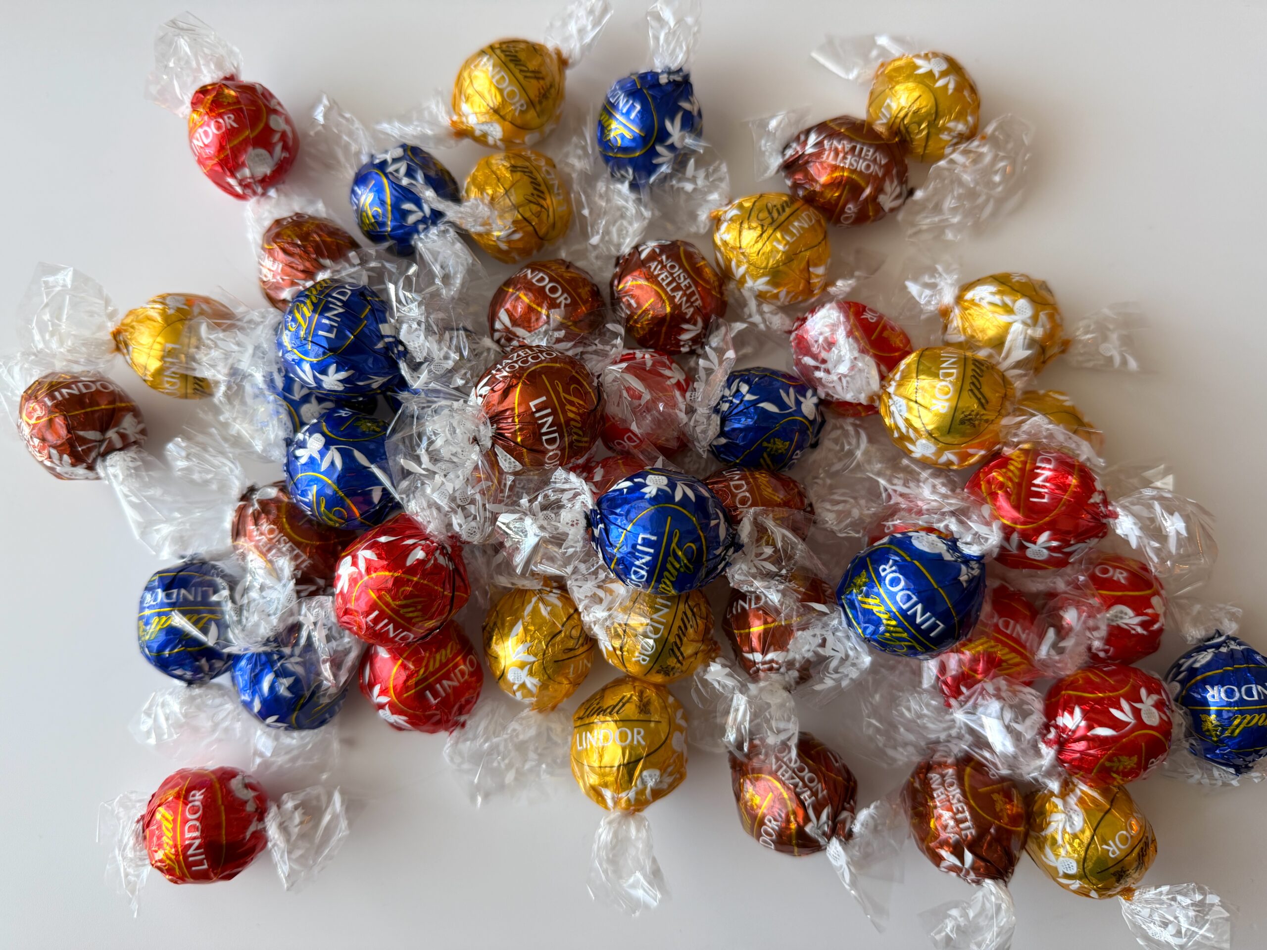 リンツ リンドールを広げた写真