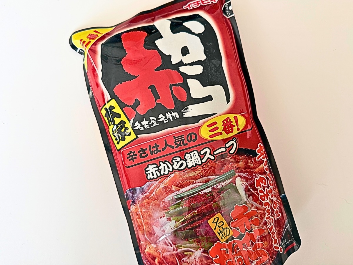 イチビキの赤から鍋スープ三番のパッケージ写真。辛さとコクのバランスがよく、ご飯やうどん、ラーメンにも合う人気の鍋つゆ。