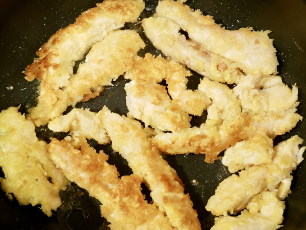 こんがり焼き上がったささみフライ