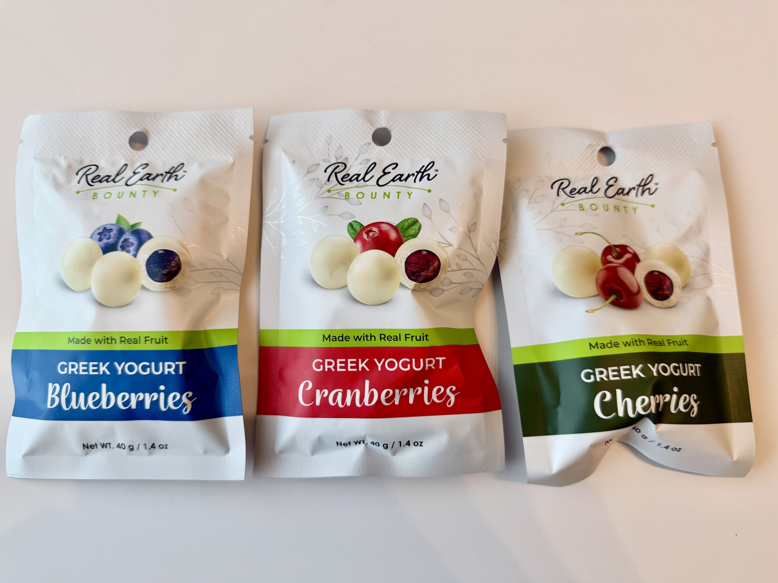 Real Earth Bountyのブルーベリー・クランベリー・チェリー3種類のパッケージ