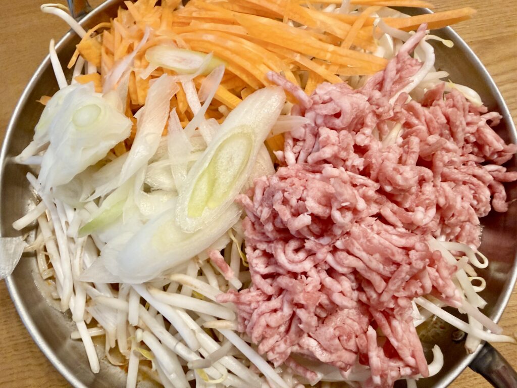 ダイショーもやし担々鍋に入れる野菜と豚ひき肉