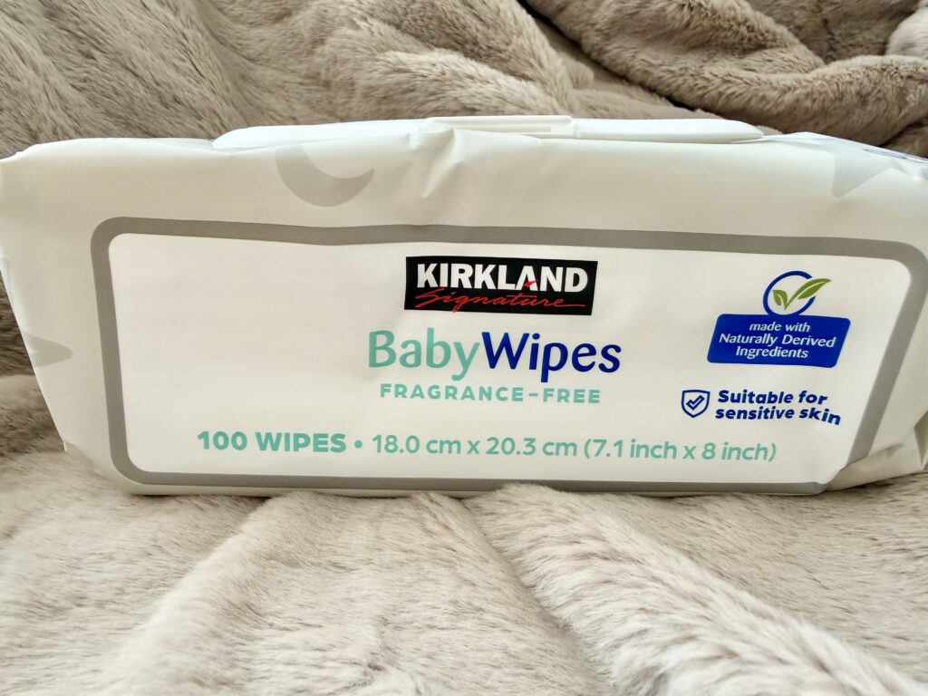 Kirkland Signature Baby Wipes正面ラベル・成分表示と特徴が見える画像