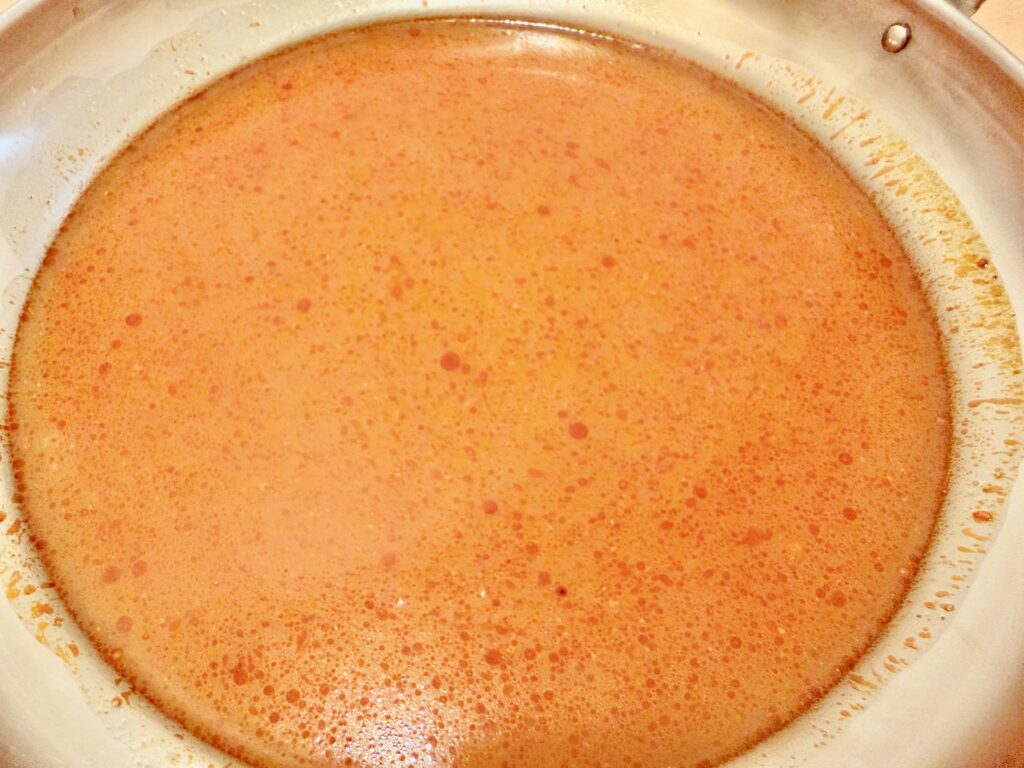 ユッケジャン鍋のスープ 液色の様子