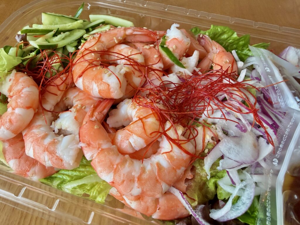 コストコのシュリンプサラダのエビ｜ぷりぷり食感の大ぶりシュリンプ