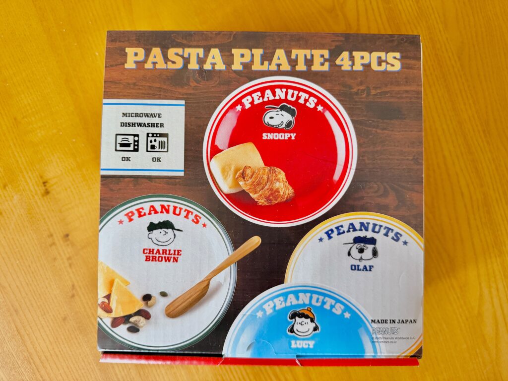コストコで購入したスヌーピーのパスタプレート4枚セットのパッケージ
