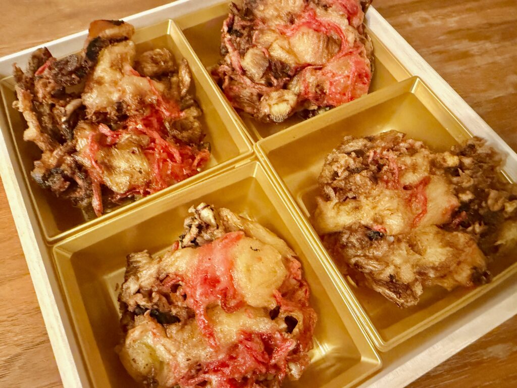 大丸松坂屋のテレビ番組コラボおせち与の重に入ったかき揚げ