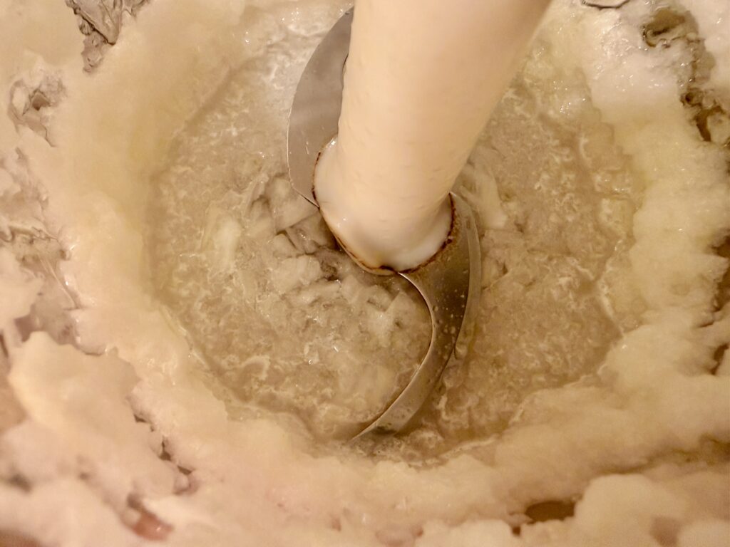 ブレンダーで細かくなった玉ねぎのペースト