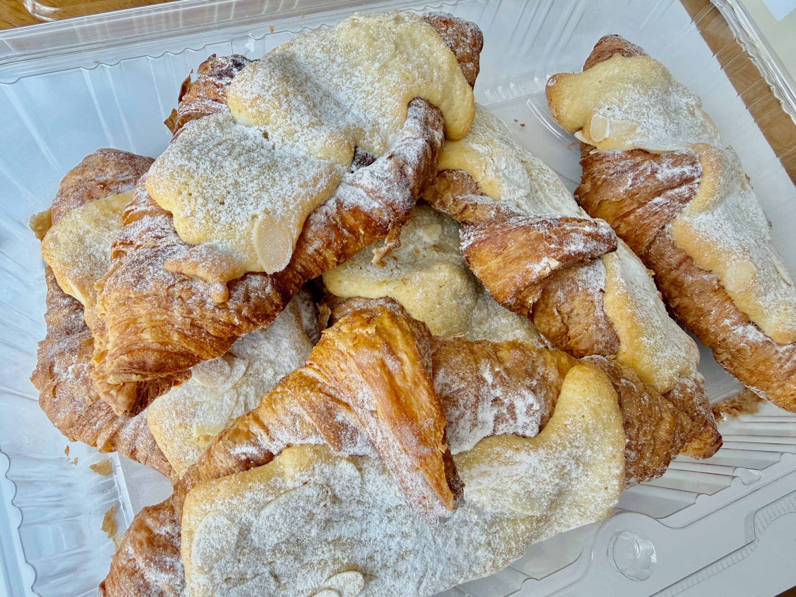 コストコ アーモンドクロワッサンの口コミで人気の大きめサイズのパン