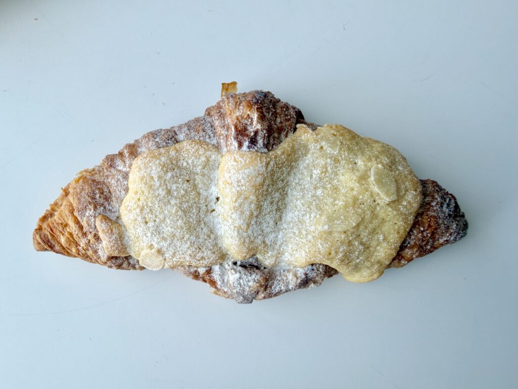 コストコ アーモンドクロワッサン 冷凍保存やカットのおすすめ