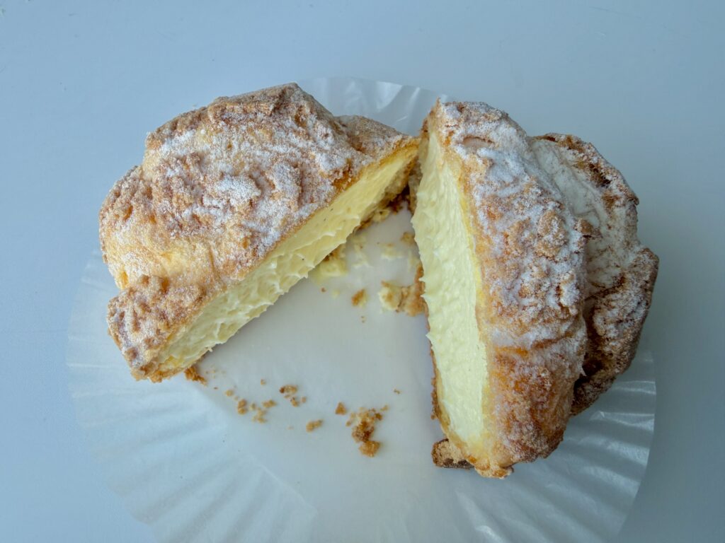 コストコ シュークリームのクリーム断面アップ