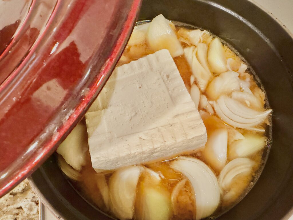 無水豚汁 蓋をして煮込む工程