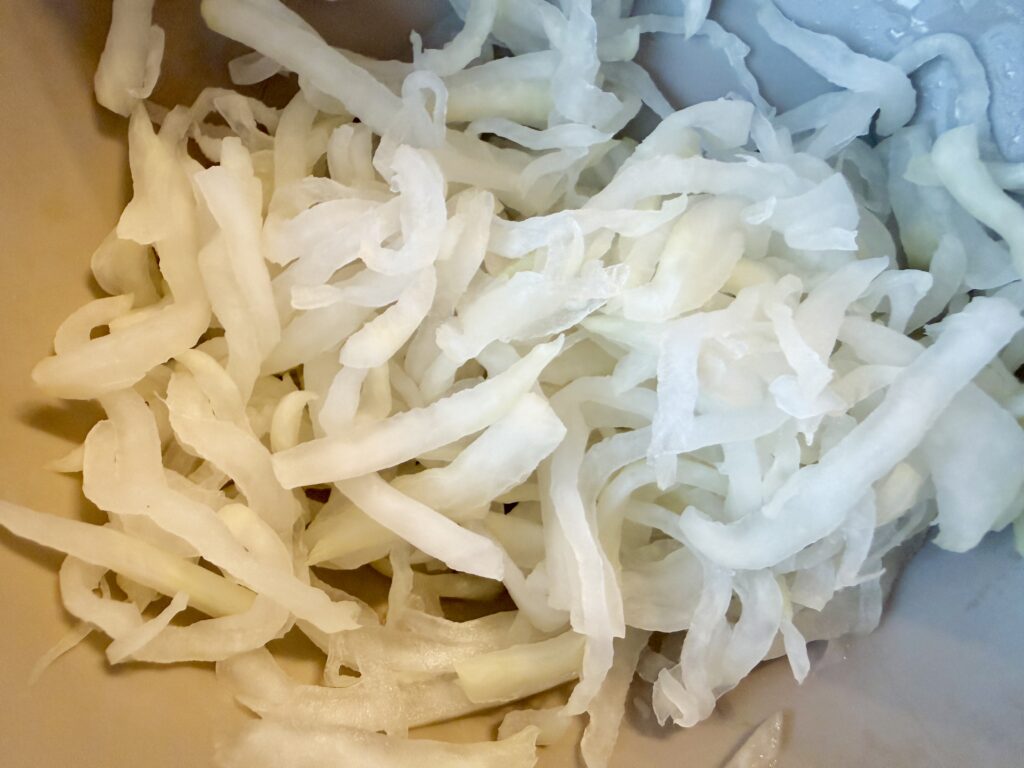 水気を絞った大根｜ムセンチェの下準備