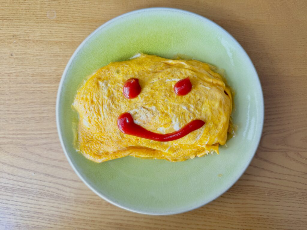 オムライス 完成 ケチャップ 簡単レシピ 子供