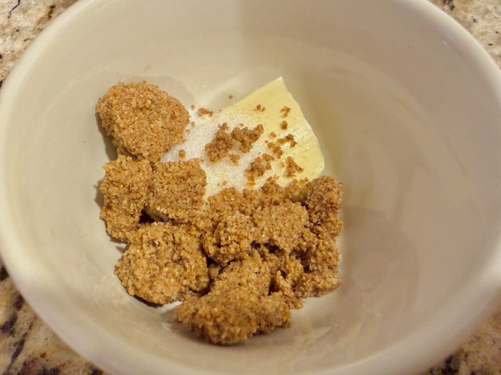 セサミトーストの材料 すりごま バター 砂糖