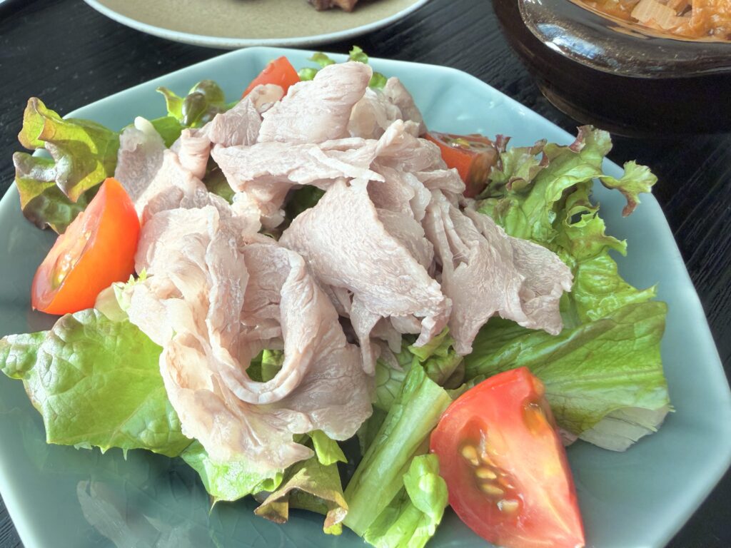 冷しゃぶサラダ 野菜たっぷり 盛り付け