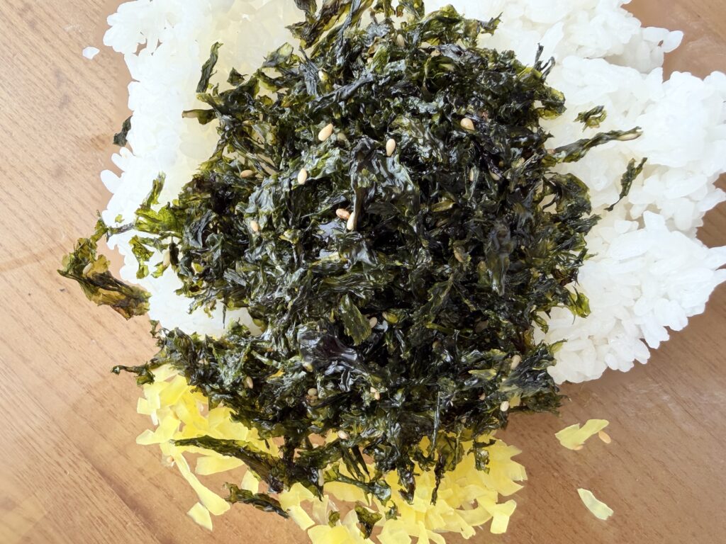 韓国のりフレークを加えたチュモッパの材料