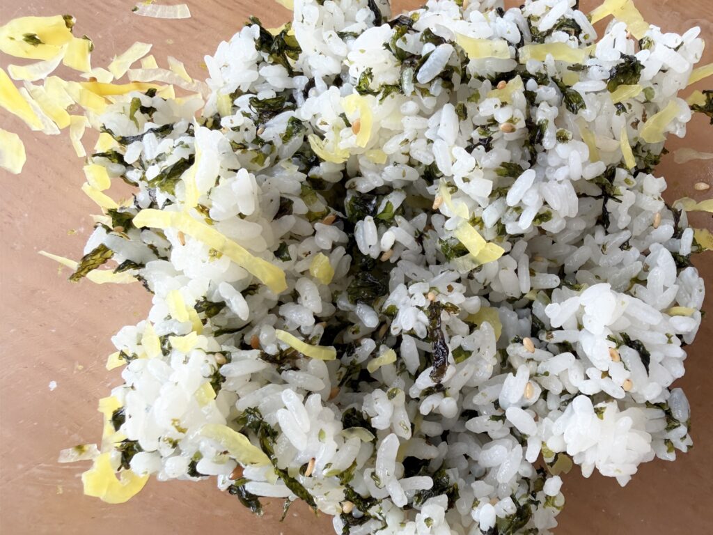 具材を混ぜたチュモッパのご飯