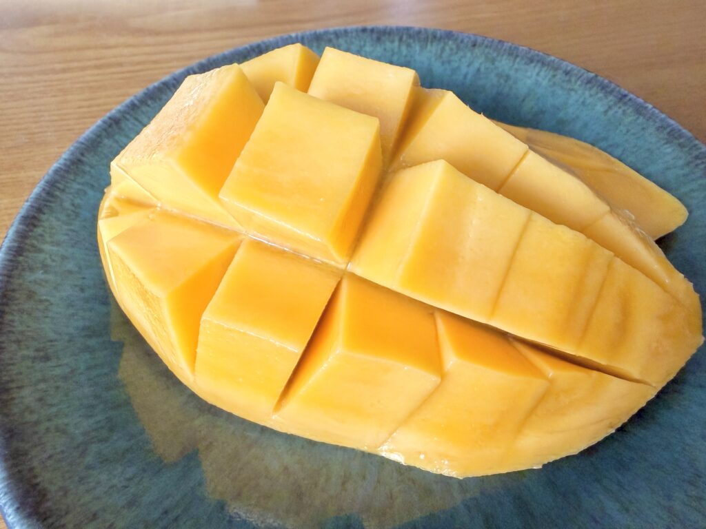 コストコ マンゴー 切り方 角切り