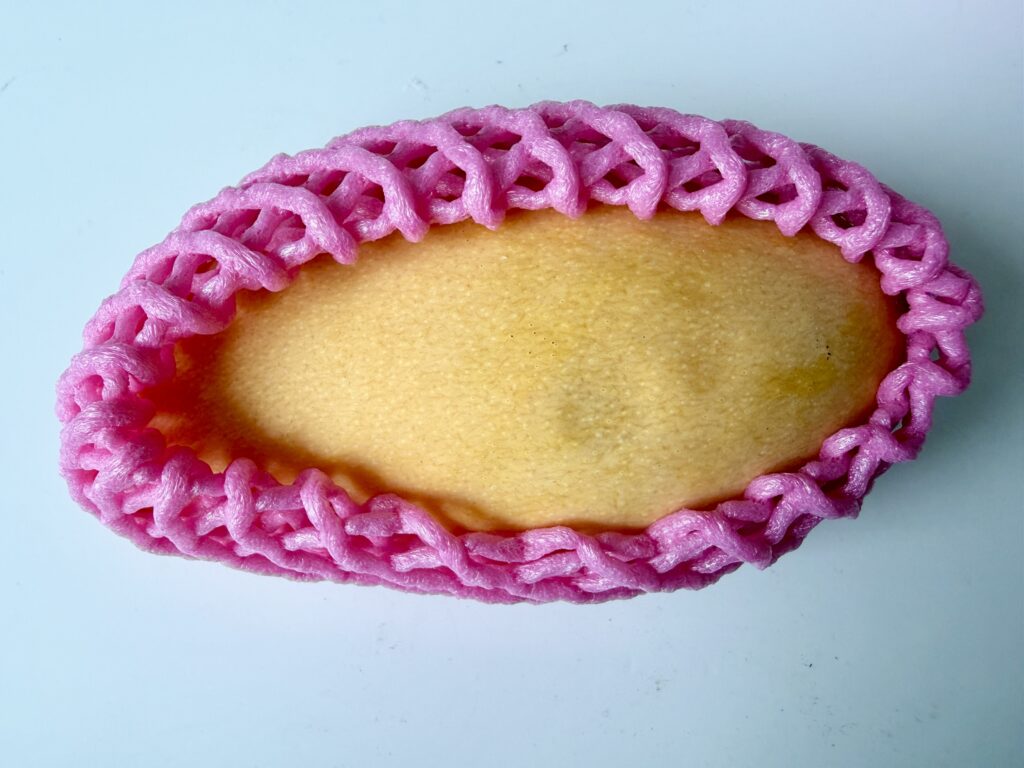 コストコ タイマンゴー 1個 サイズ感