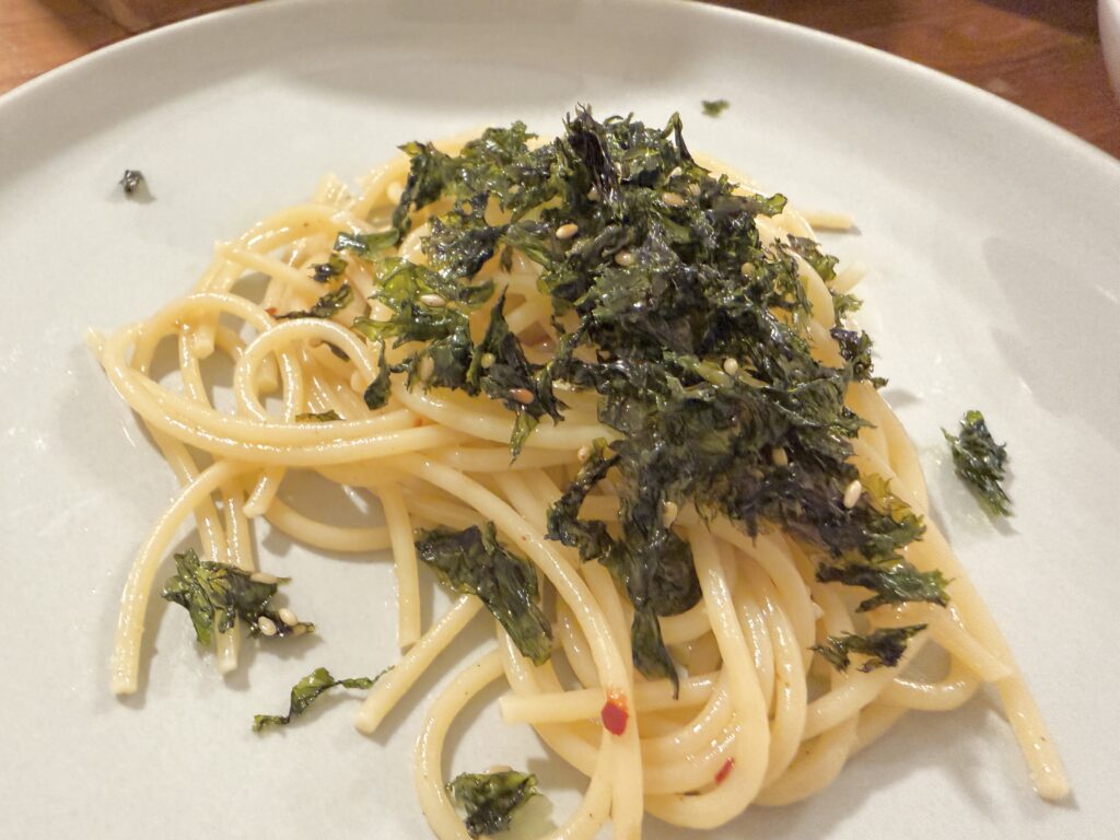 韓国海苔フレークをのせた簡単パスタアレンジ