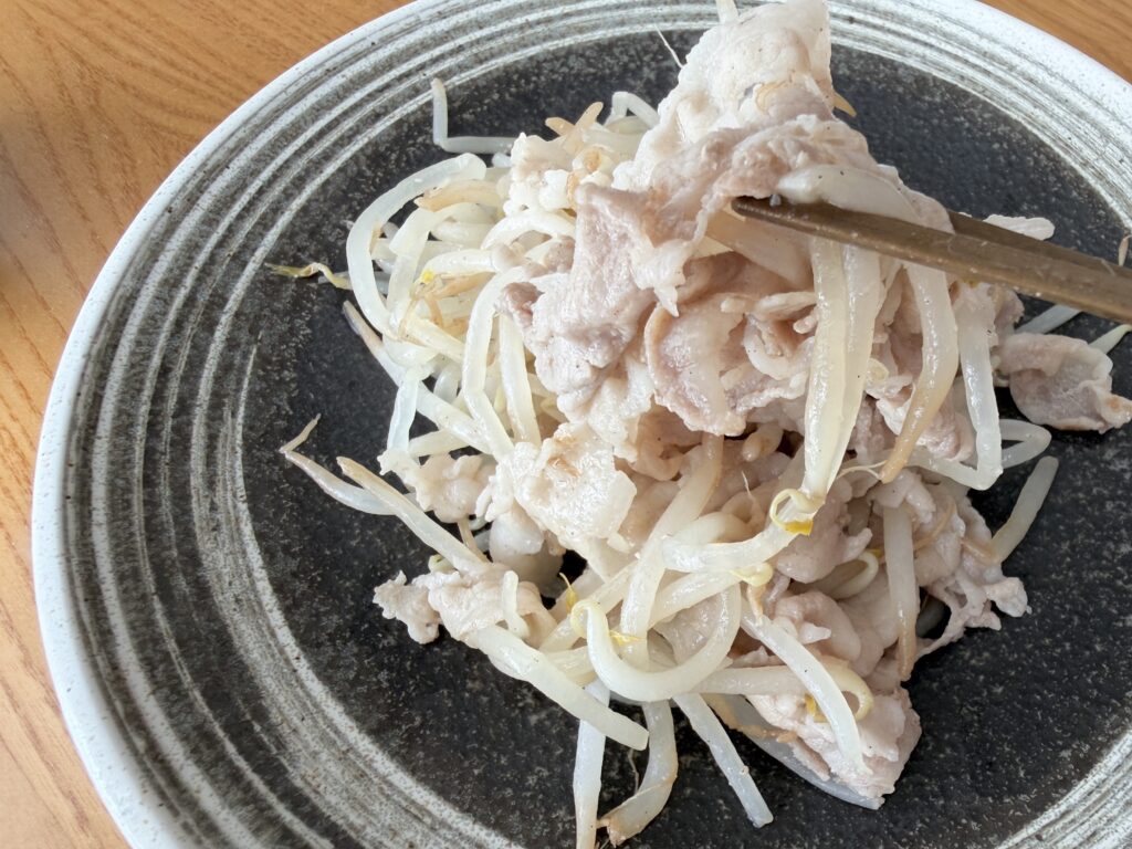 もやしと豚バラ炒めの完成品