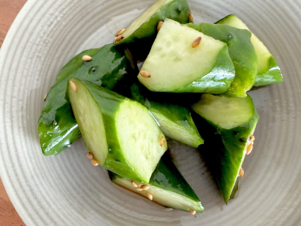ごま油と醤油で作るやみつききゅうり漬け