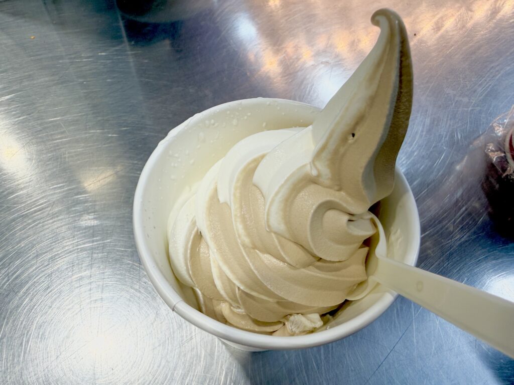 コストコのほうじ茶ソフトクリームを実食レビュー