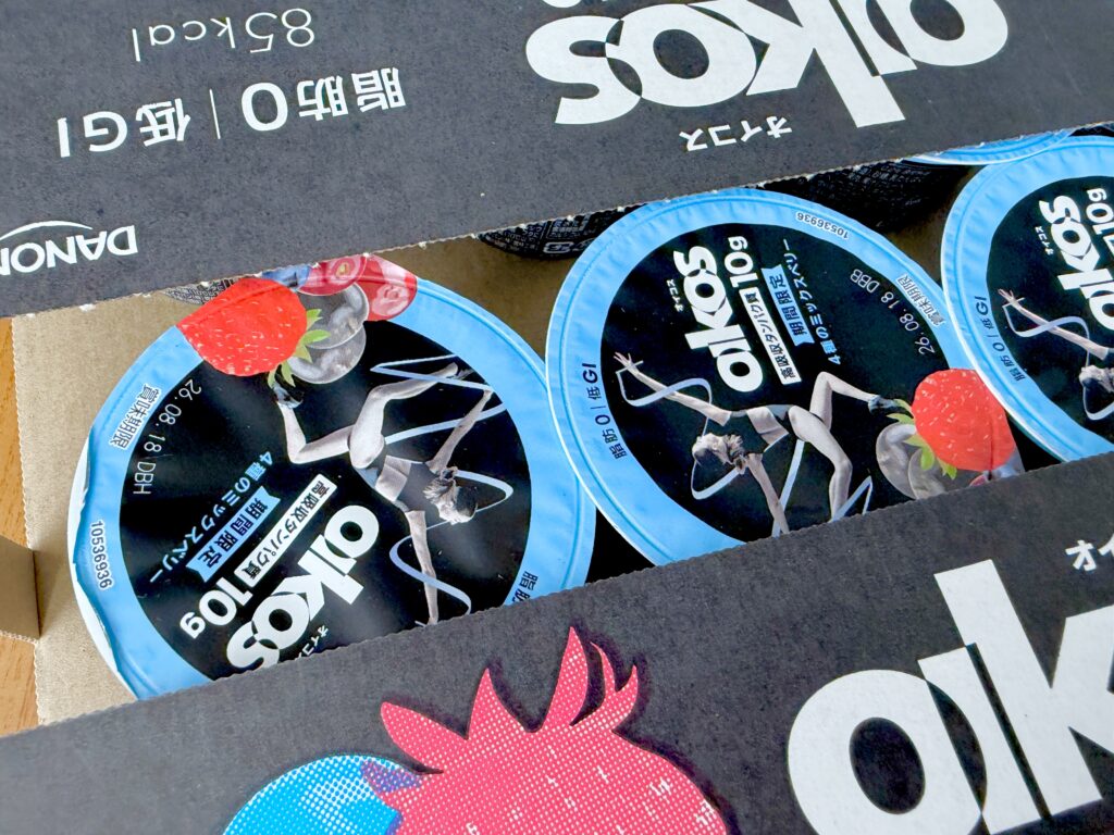 コストコのオイコス4種のミックスベリーのカップ