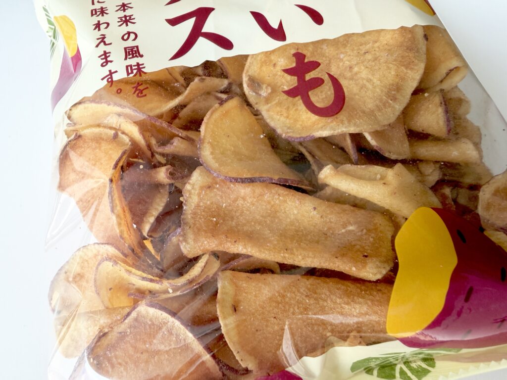 薄くスライスされたコストコの茨城県産さつまいもチップス