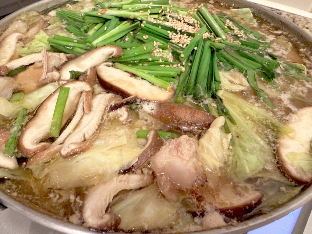 コストコの肉厚しいたけを入れて作ったキャベツとニラのもつ鍋