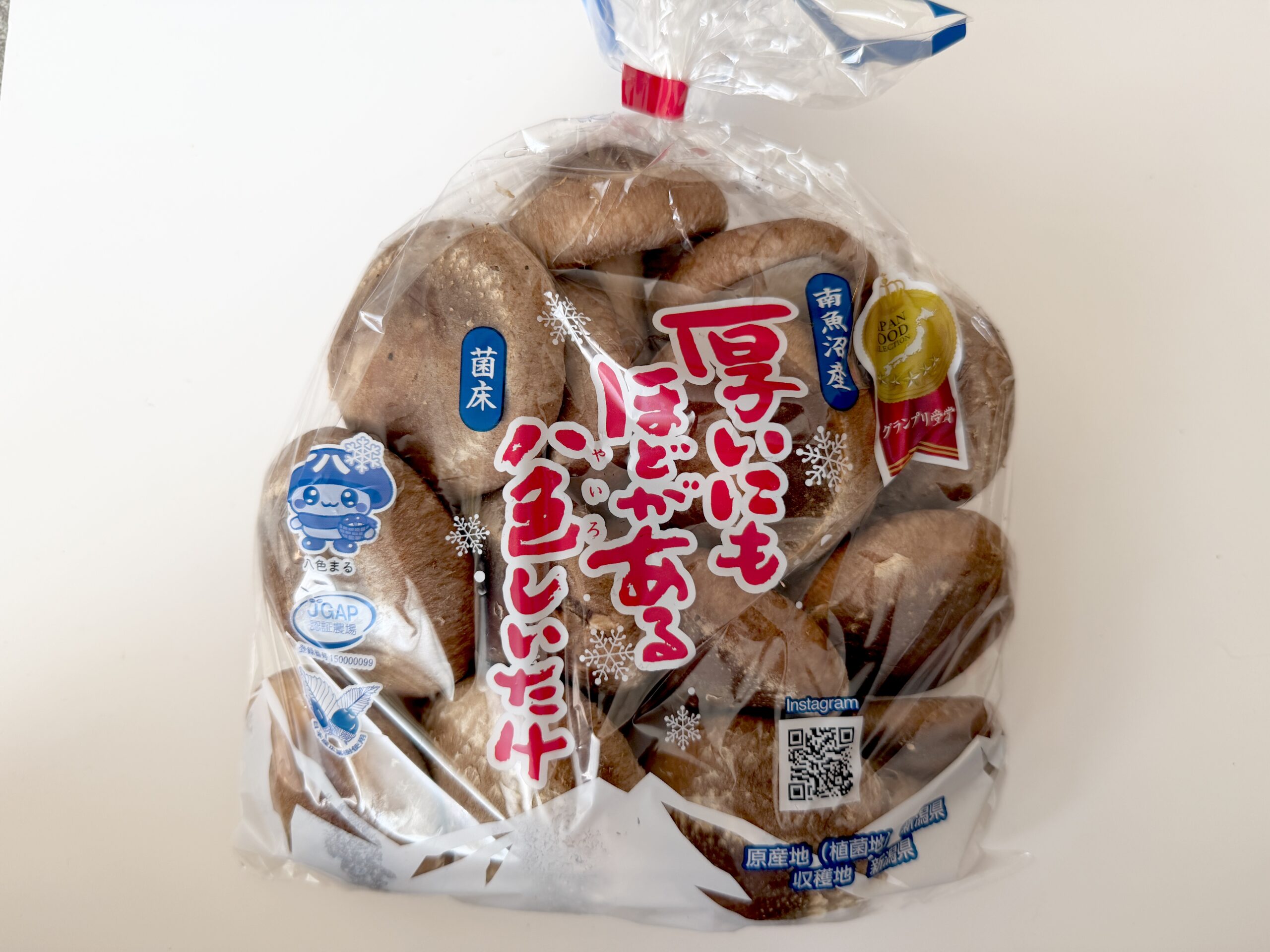 コストコで購入した新潟県産八色しいたけ400g入りの袋