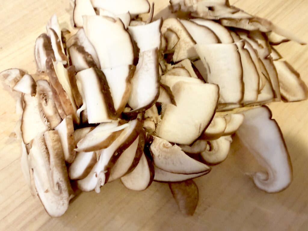 混ぜご飯の具に使う薄切りしいたけ2個分